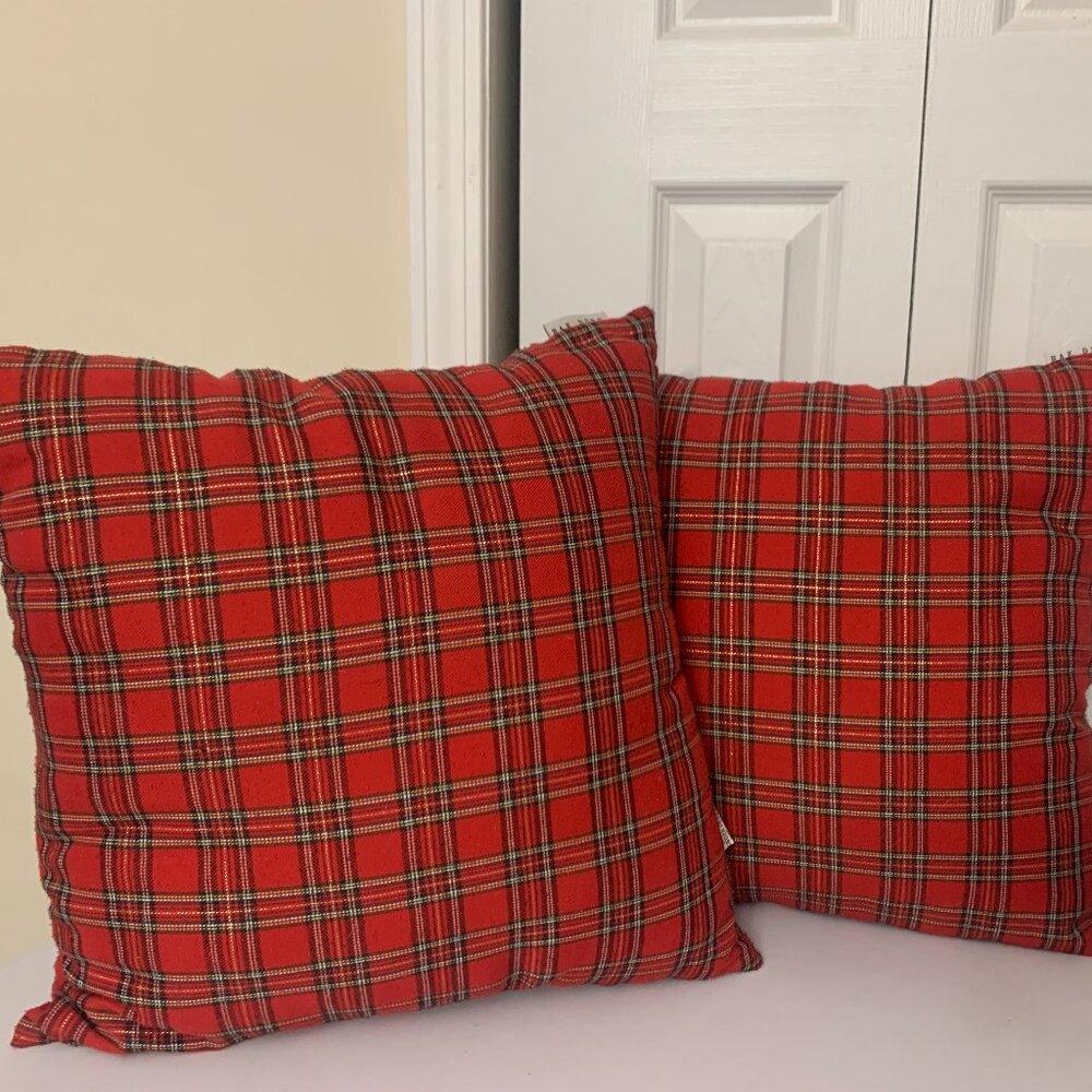 RAE DUNN CHRISTMAS PILLOWS - SET OF 2